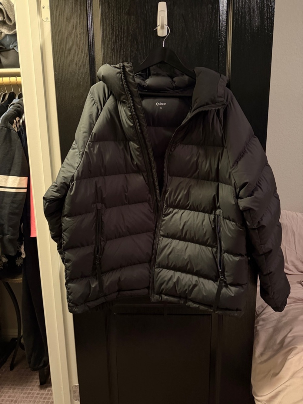NWOT Quince Men’s Responsible Down Puffer Jacket with Hood XL
